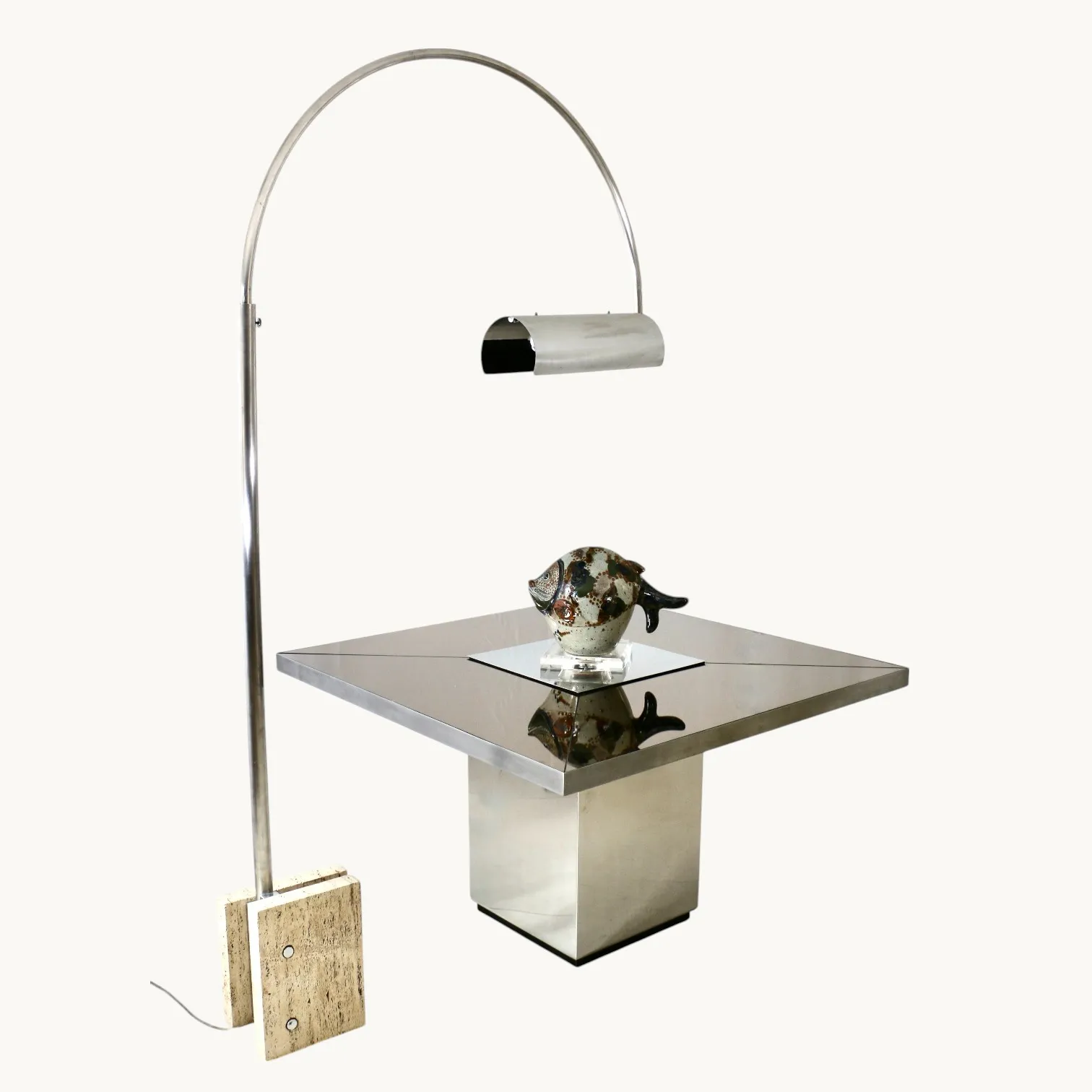 Une table carrée, Italie années 70. image 8